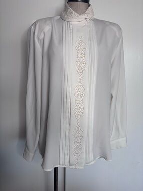 Vintage Ship 'n Shore Beaded White Blouse Mock Neck Pleated Tuxedo Front Size 14